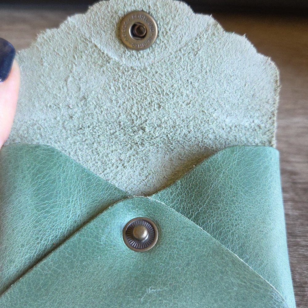 🌲 Portland Leather AP Mini Daisy Wallet! - Picture 3 of 5